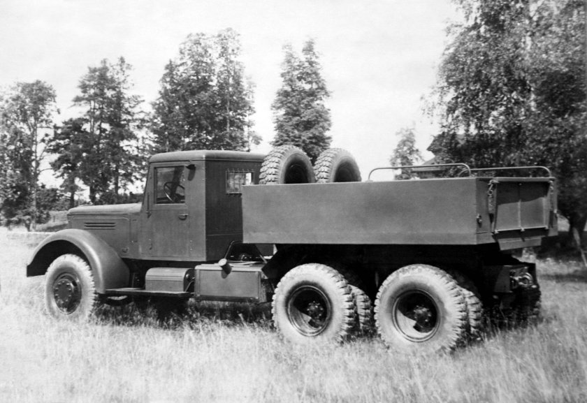 ЯАЗ-210г балластный тягач