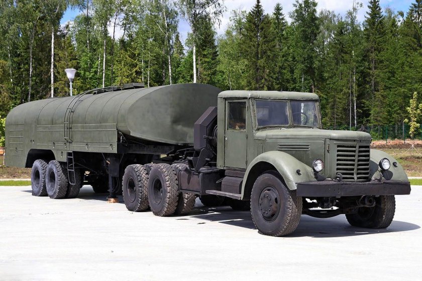 ЯАЗ-210д седельный тягач