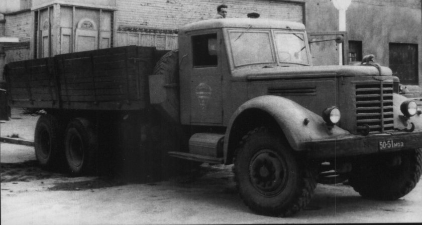 Тягач ЯАЗ 210