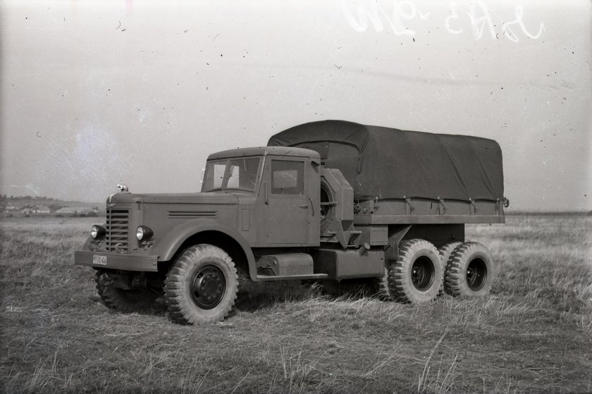 Тягач ЯАЗ 210