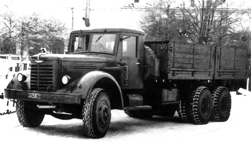 Бортовой грузовик ЯАЗ-210