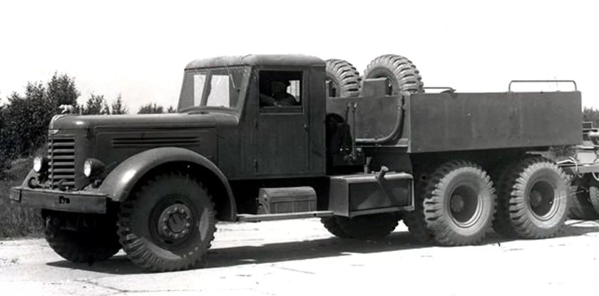 ЯАЗ-210г балластный тягач