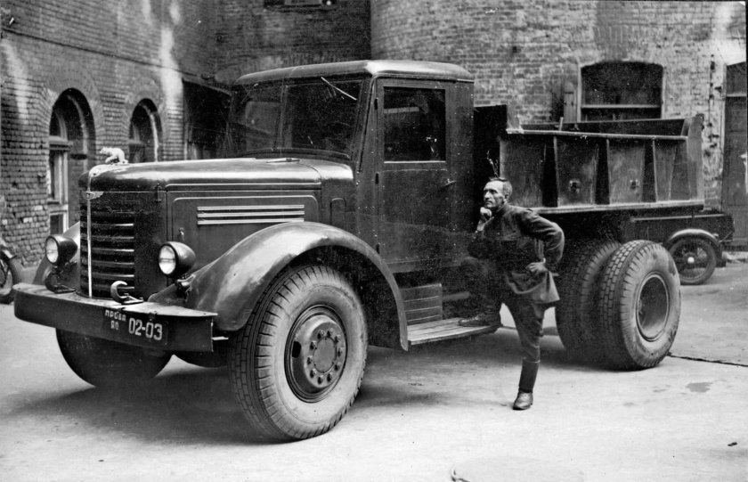 ЯАЗ 200 тягач