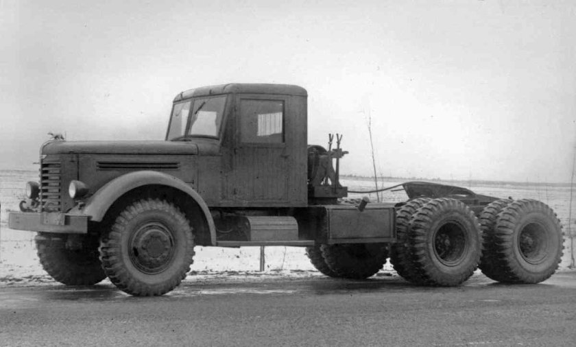 ЯАЗ-210д седельный тягач