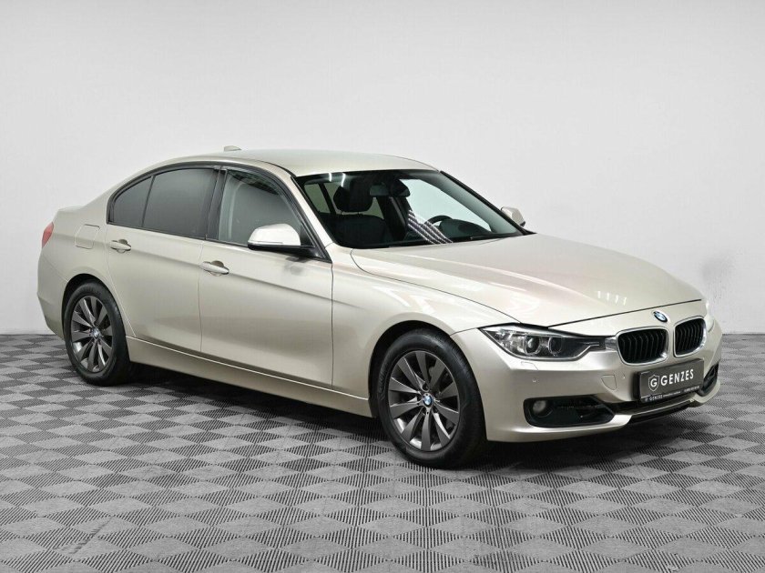 БМВ бежевого цвета