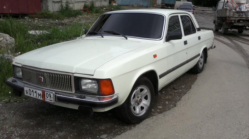 Волга белая ГАЗ 3102