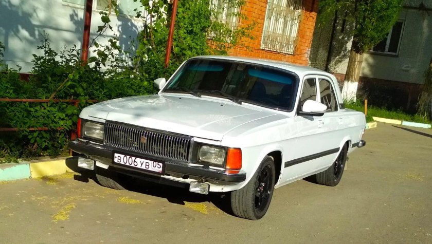 ГАЗ 3102 белая
