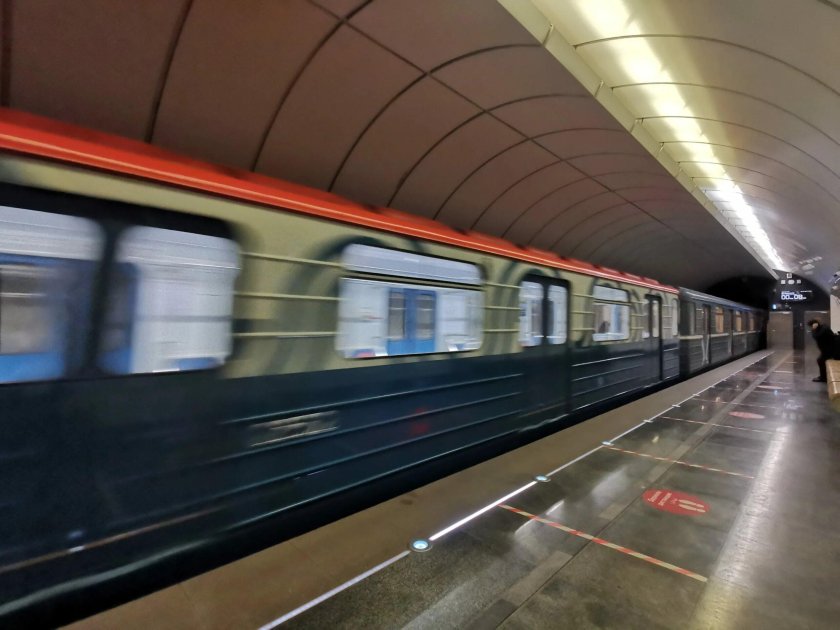 Поезд метро