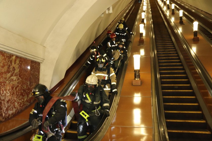 Станция метро университет