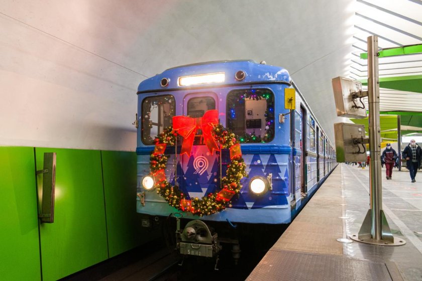 Новогодний поезд еж3 2022