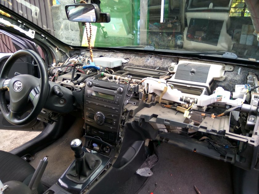 Тойота Королла 150 без торпеды