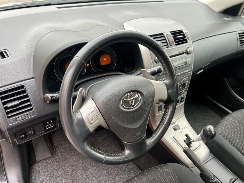 Тойота Королла 2011 автомат