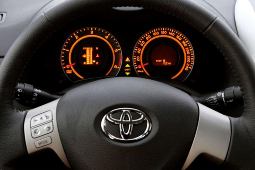 Toyota Corolla e150 приборная панель