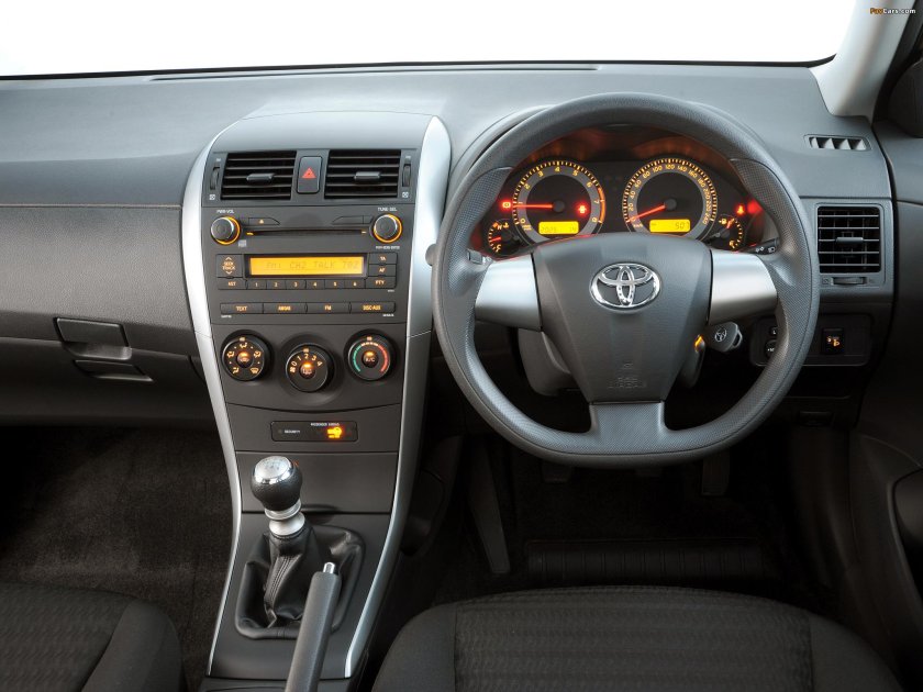 Тойота Королла 2010 торпеда