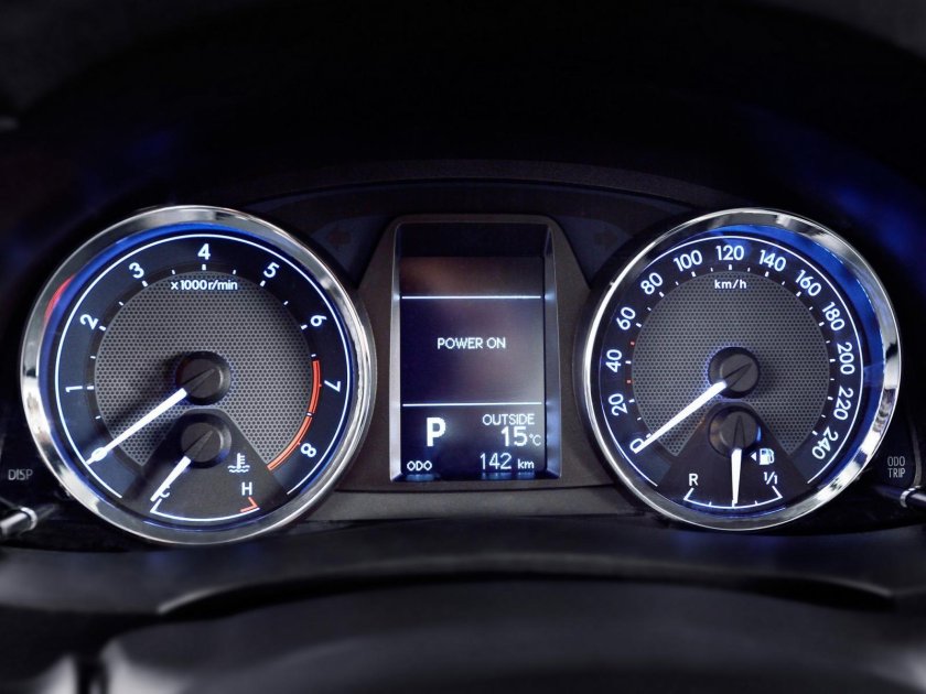 Приборная панель Toyota Corolla 2014