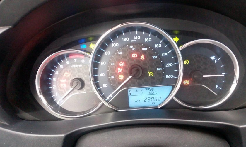 Приборная панель Toyota Corolla