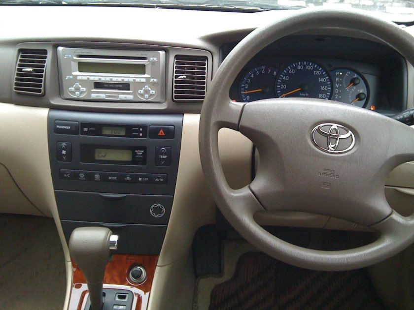 Toyota Corolla 120 Fielder салон