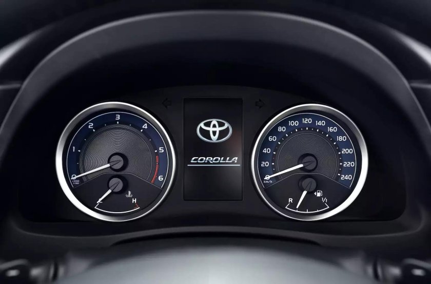 Toyota Corolla 2016 приборная панель