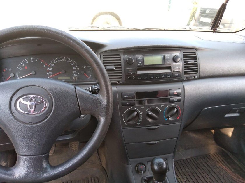 Toyota Corolla 2003 салон