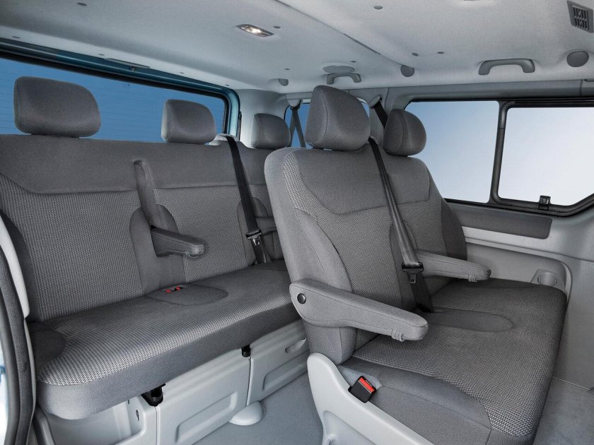 Opel Vivaro 2010 салон