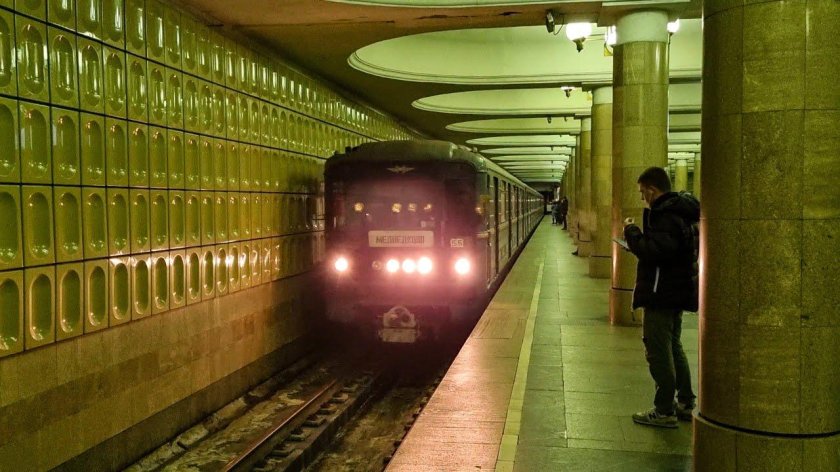 Номерной 81-717 на станции Ясенево