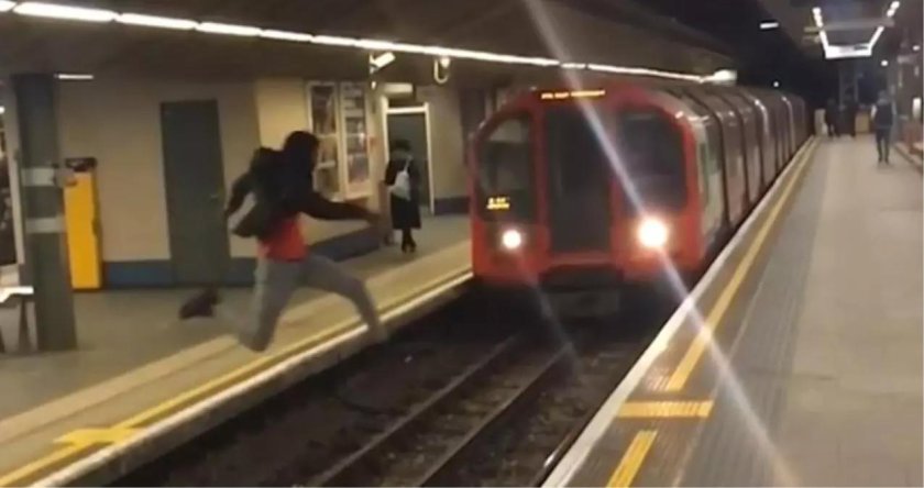 Поезд метро