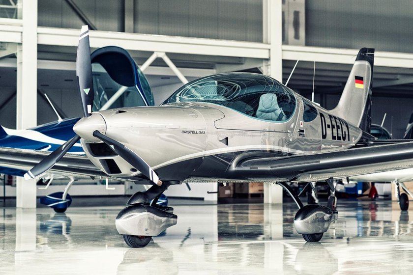 Самолет cirrus sr22