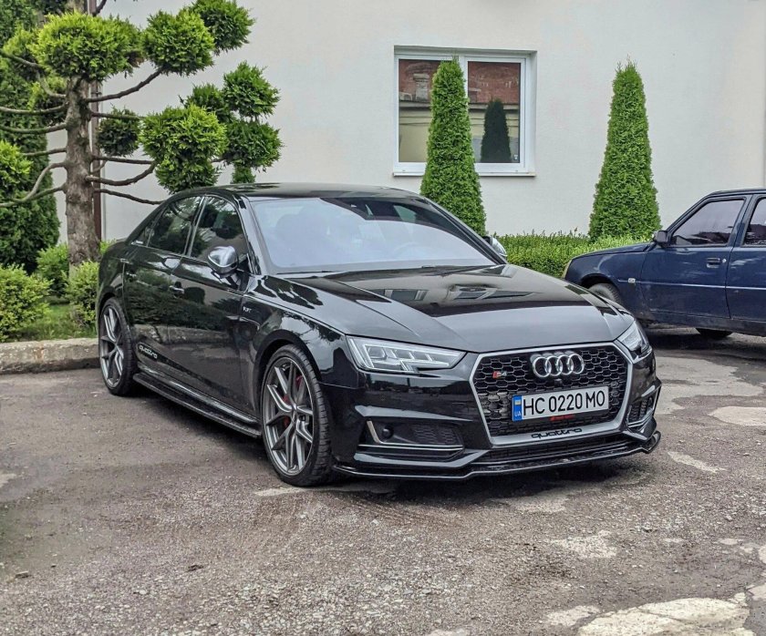 Audi a 4 b 9 s line