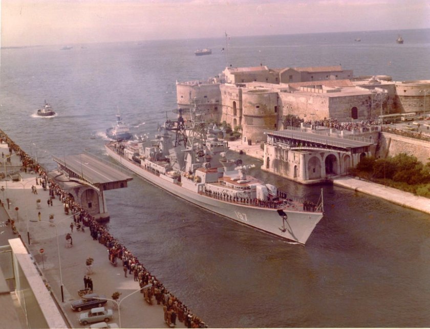 Отважный большой противолодочный корабль