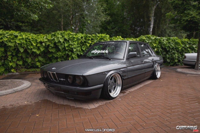BMW 5 e28