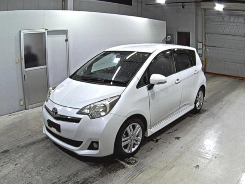 Toyota ractis 2011