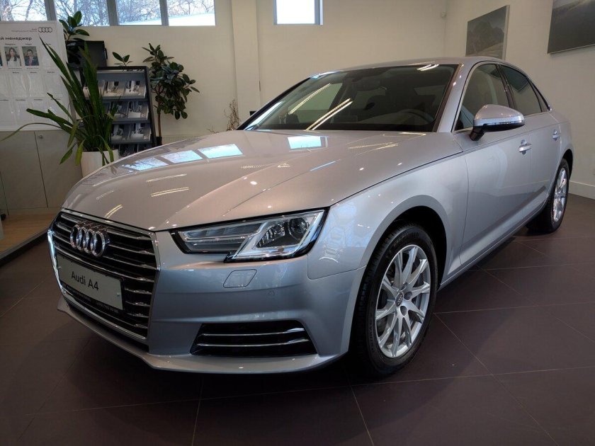 Audi a4 серебристая