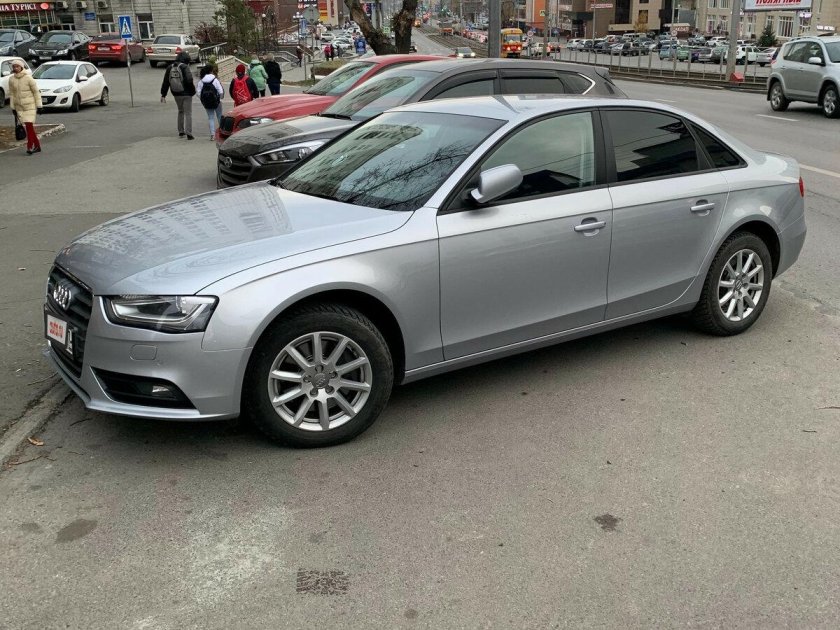 Ауди а4 серебристая