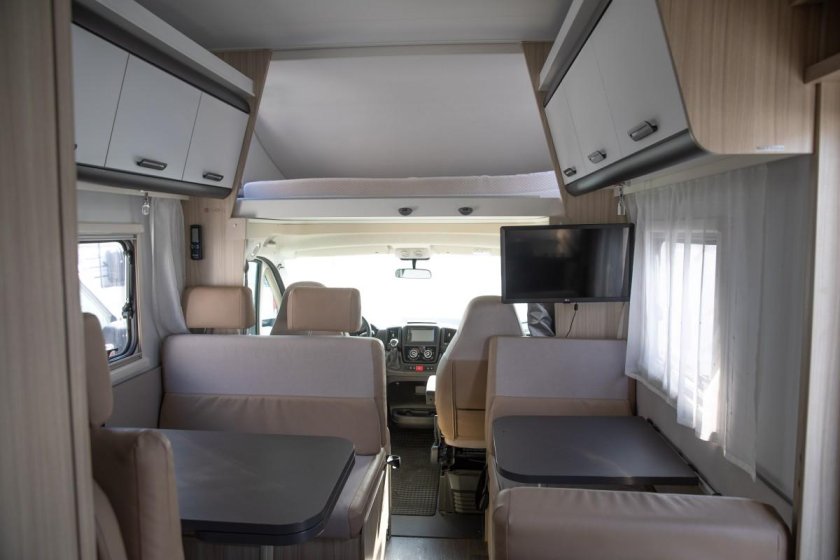 Альковный автодом