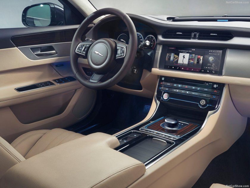 Jaguar XF 2016 салон