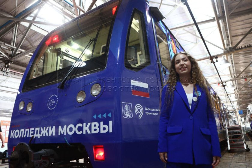 Метро москва поезд