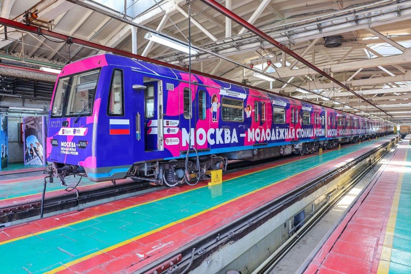 Поезда метро в москве