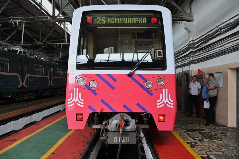 Поезд метро