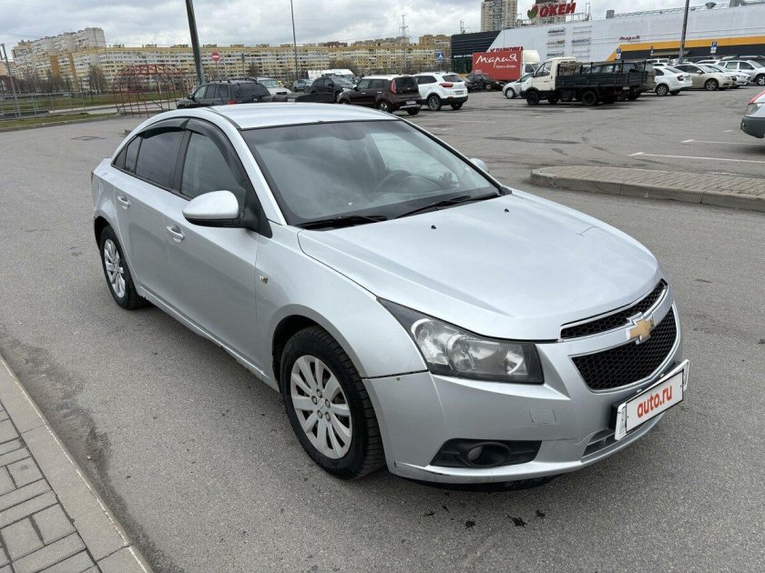 Серый шевроле круз