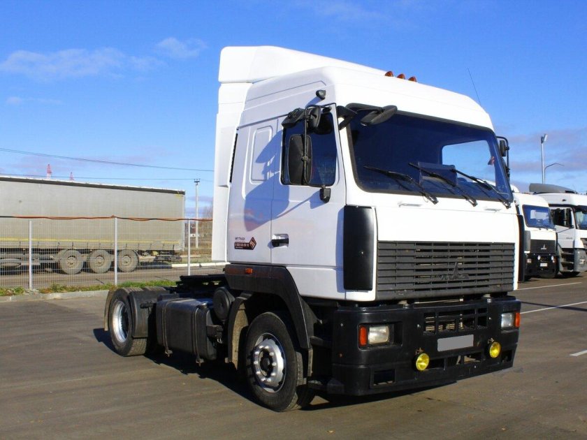 Тягач МАЗ 5440