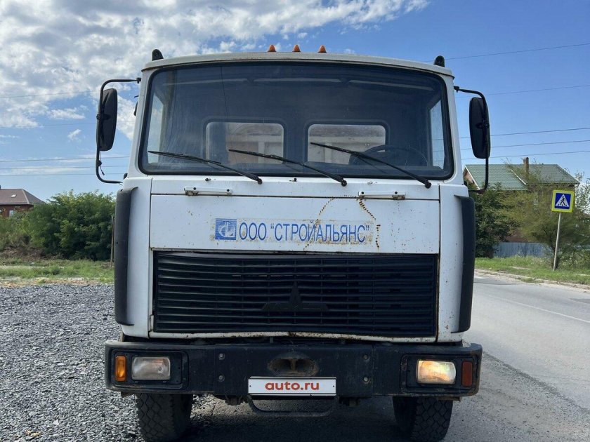 МАЗ белллый