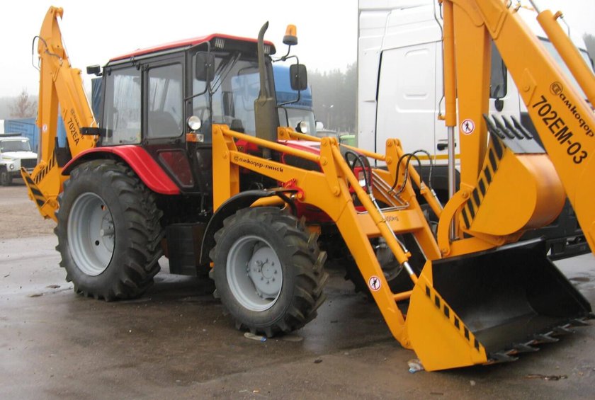 Экскаватор-погрузчик Амкодор 702ем-03