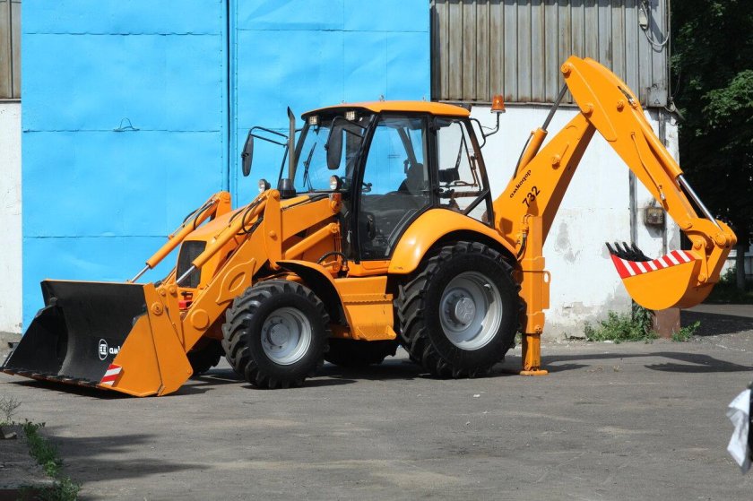 Экскаватор-погрузчик Амкодор 732