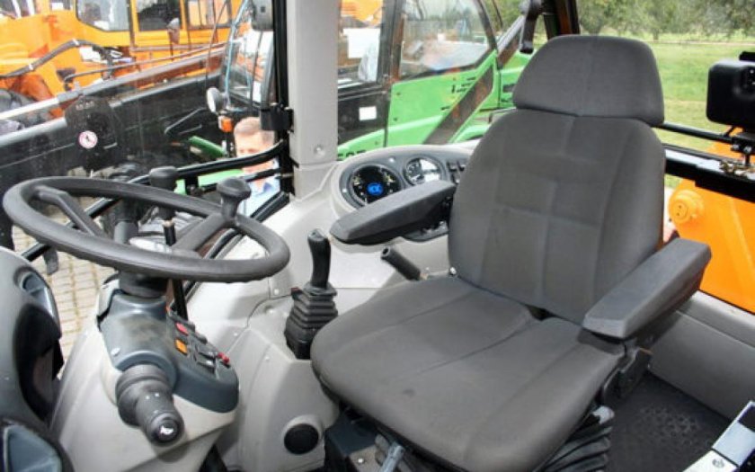 Экскаватор-погрузчик Амкодор 732