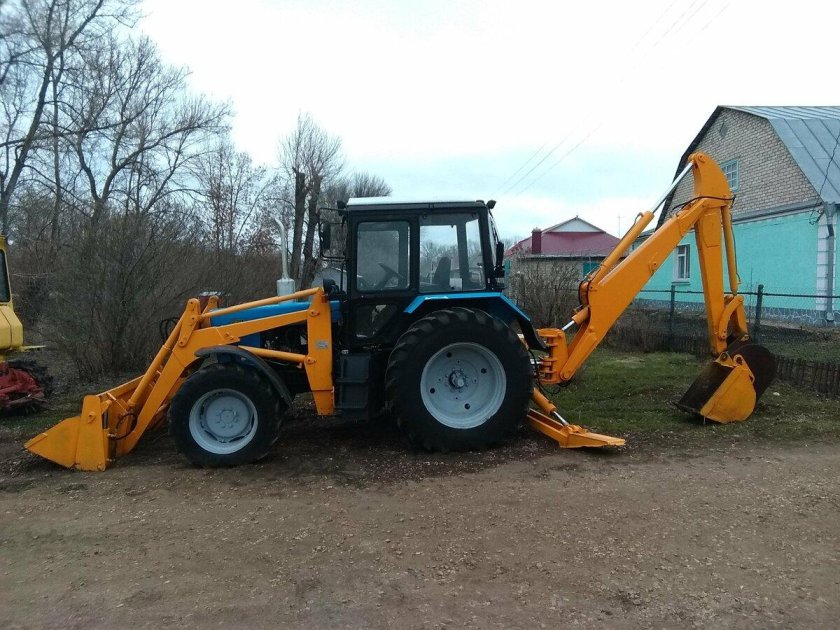 Экскаватор-погрузчик Амкодор 702еа