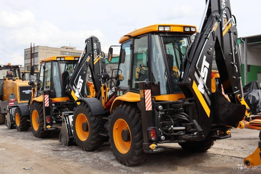 Экскаватор-погрузчик MST m542