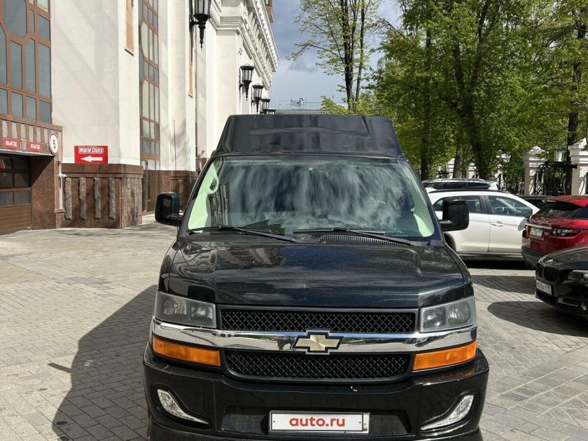 GMC Savana 2023
