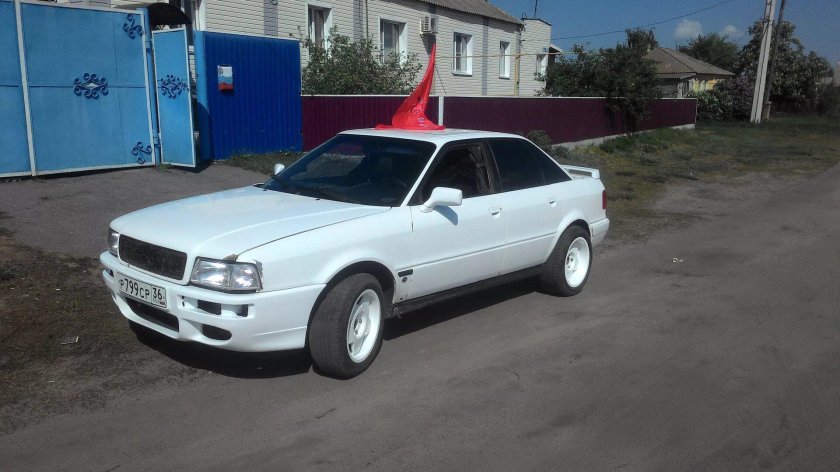 Ауди 80 б4 белая