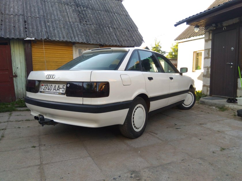 Ауди 80 белая