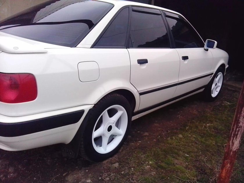 Ауди 80 белая